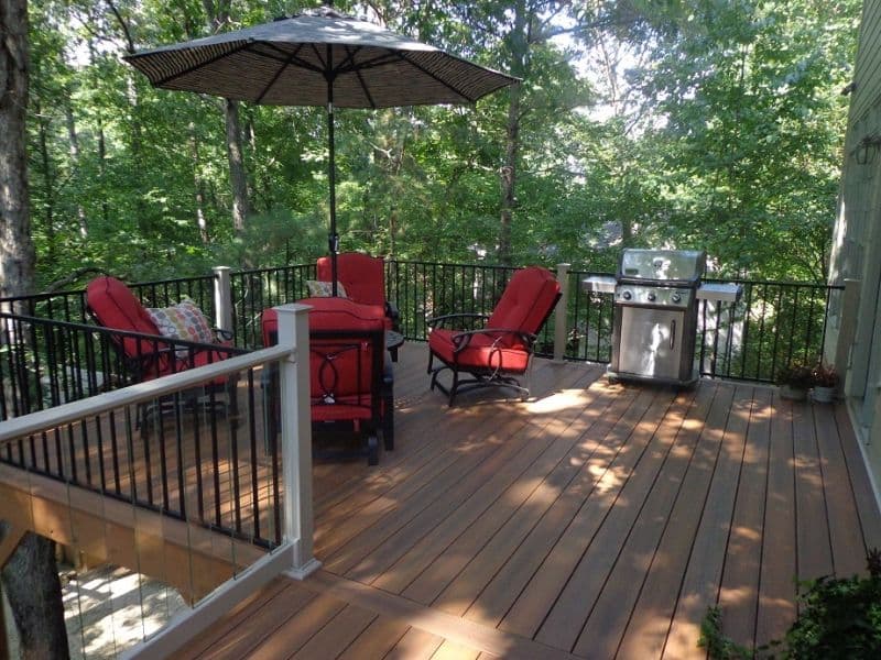 deck with furniture